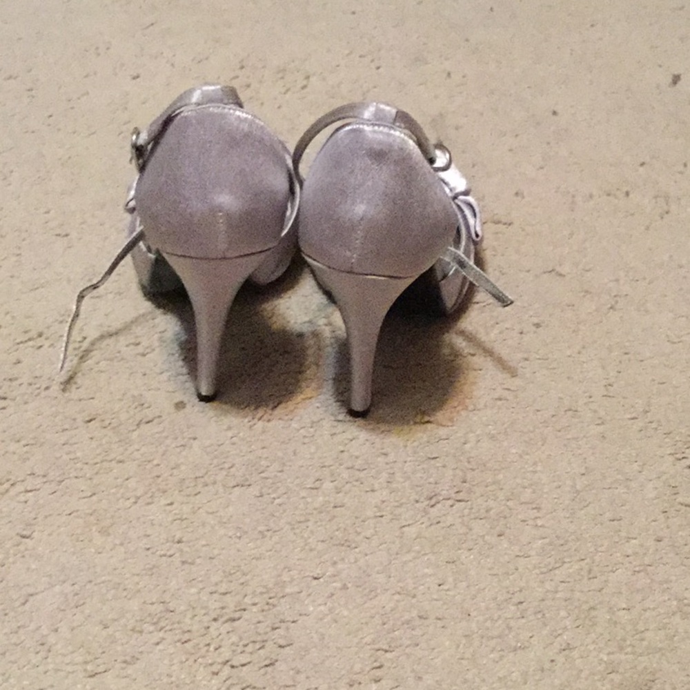 Heels - Picture 3 of 3